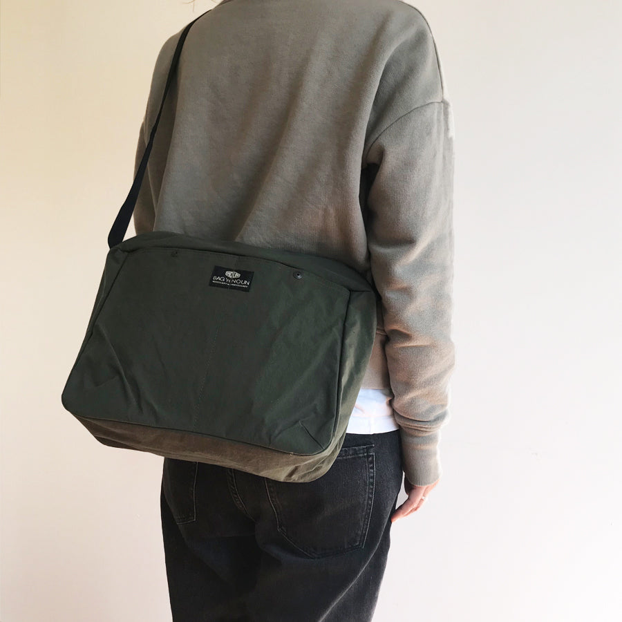 Ultra light Pochette L - olive