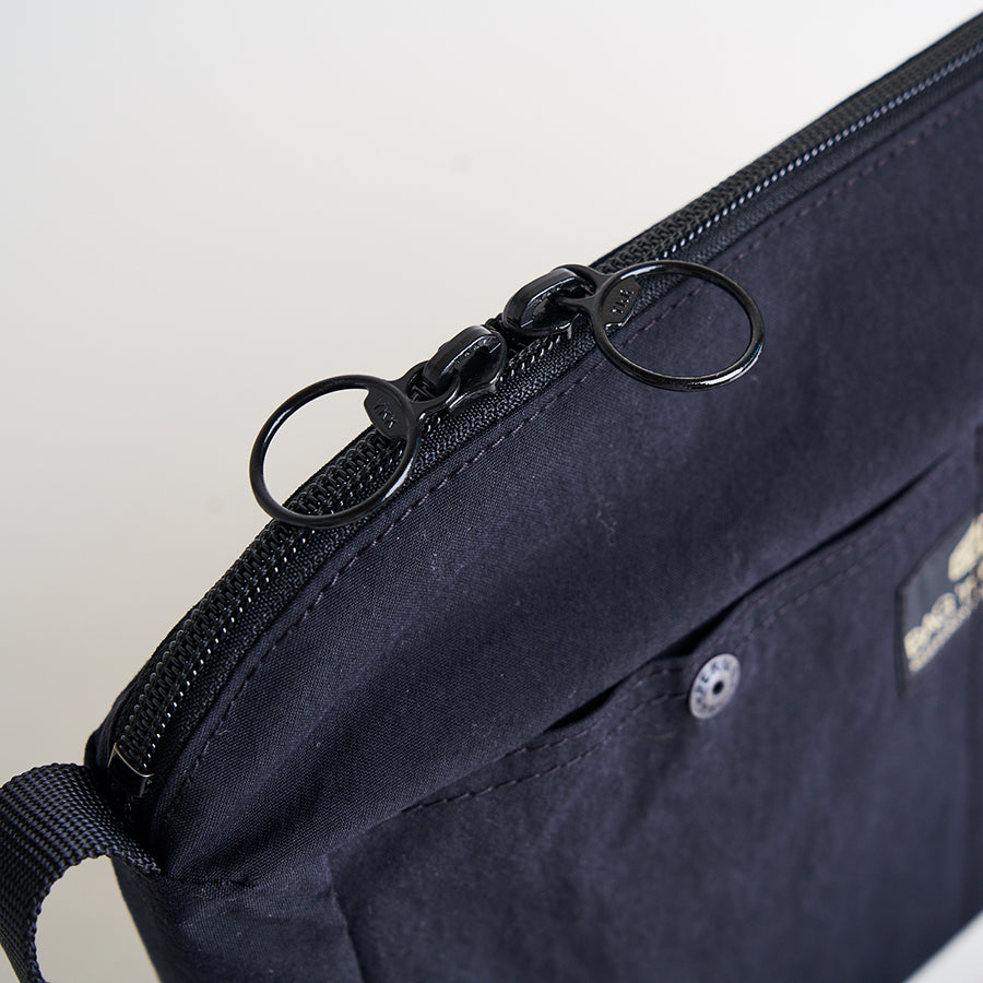 Ultra light Pochette M - schwarz