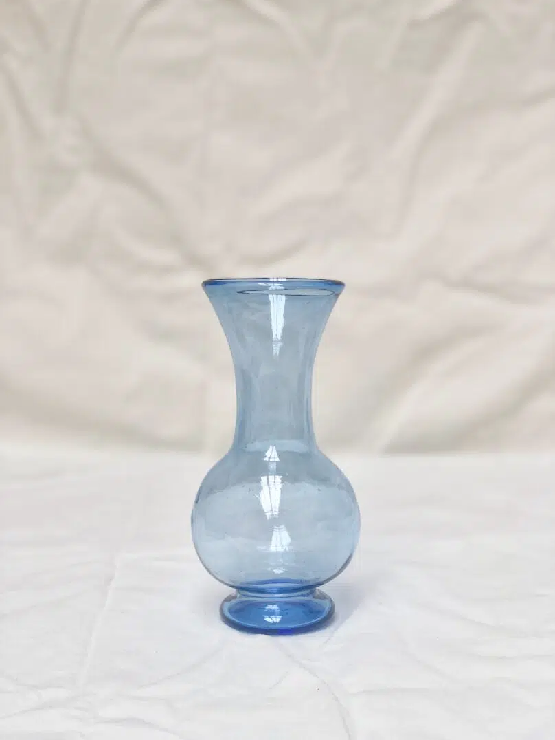 Vase Silhouette light blue