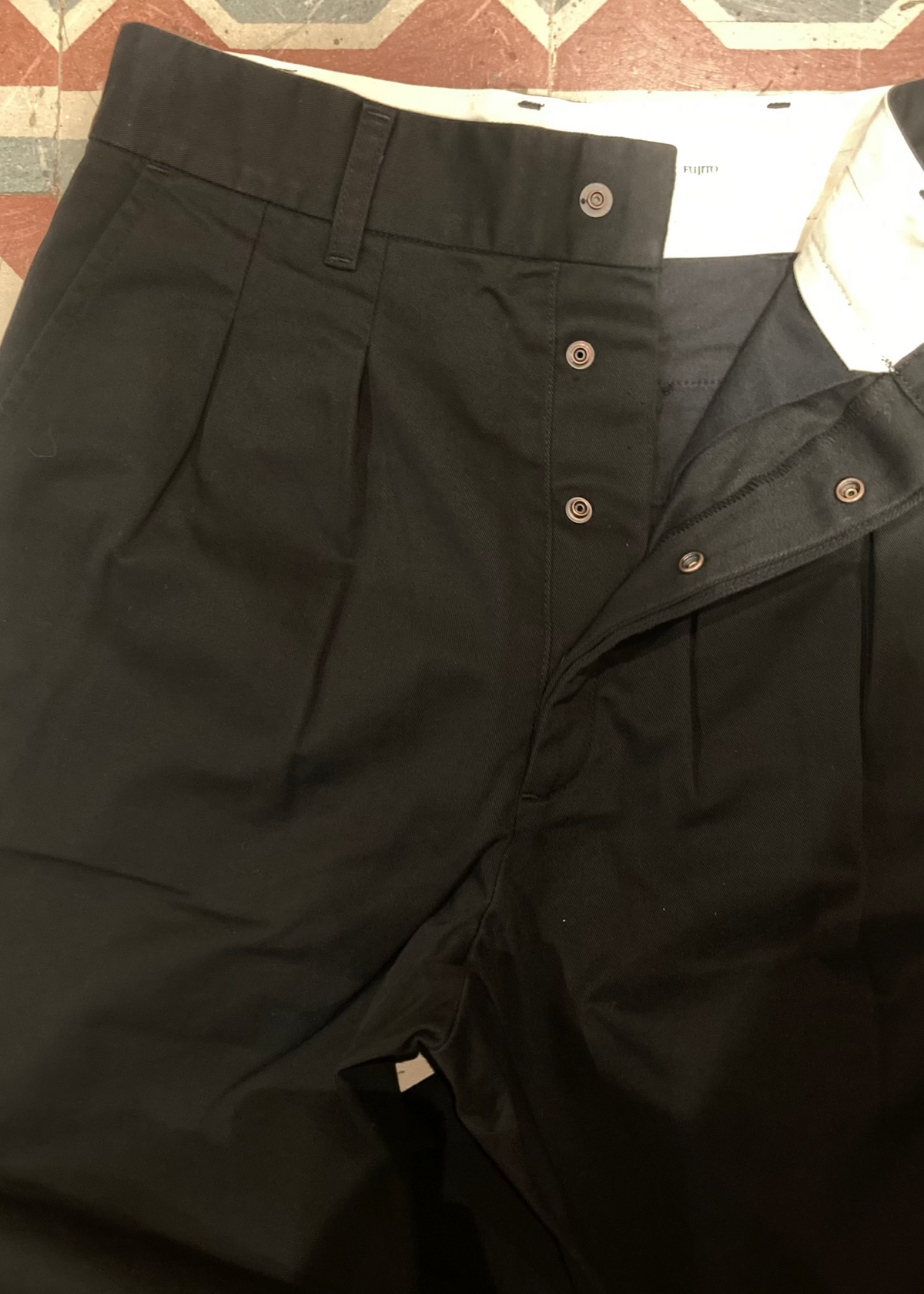 Hose 2 Tuck schwarz