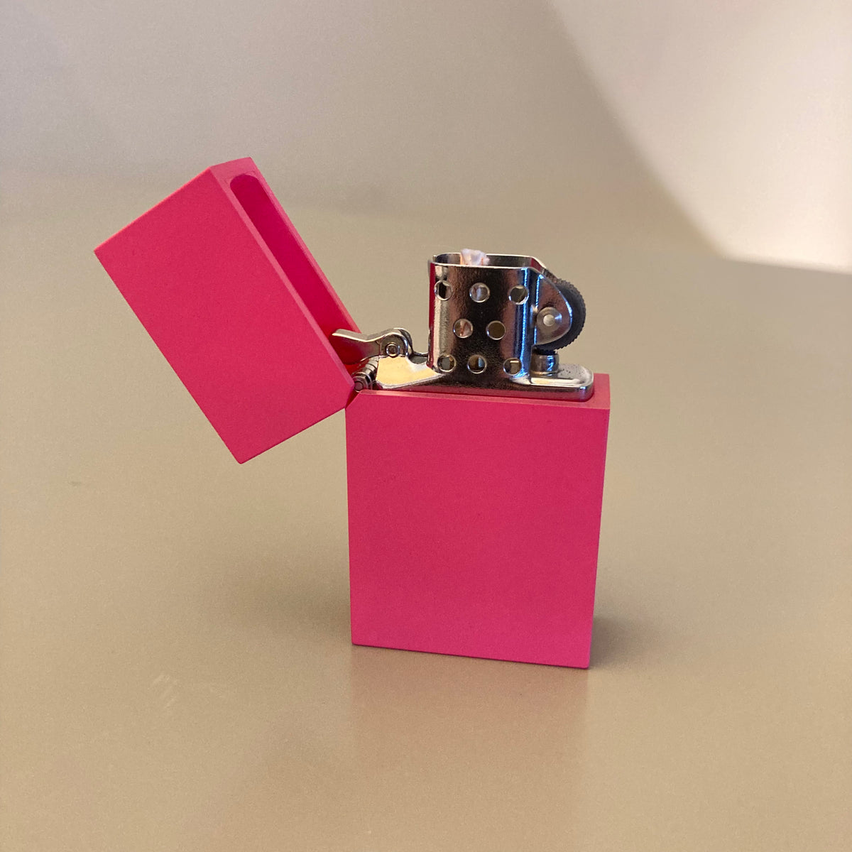 Feuerzeug Hard Edge - pink
