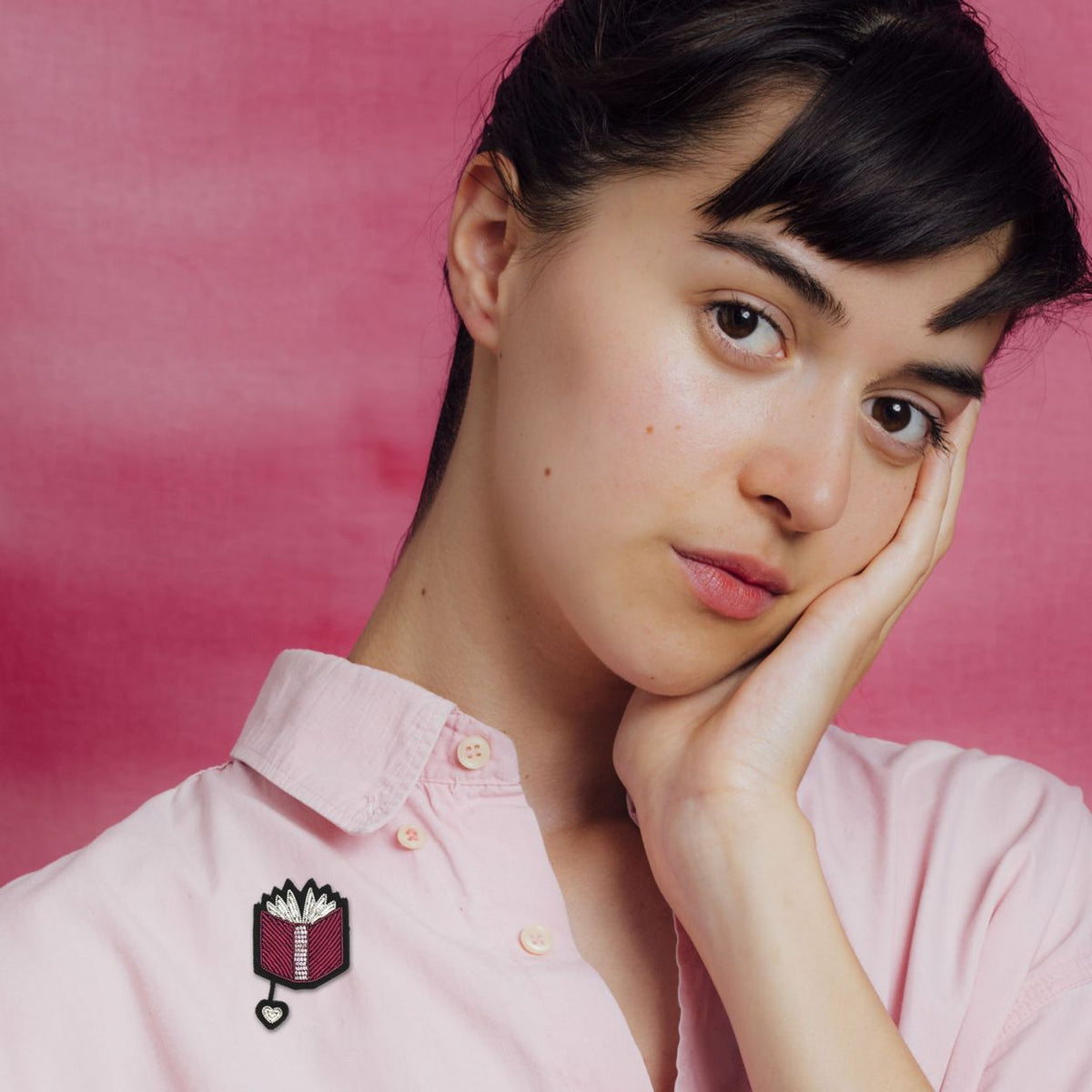 Brosche Pink Book
